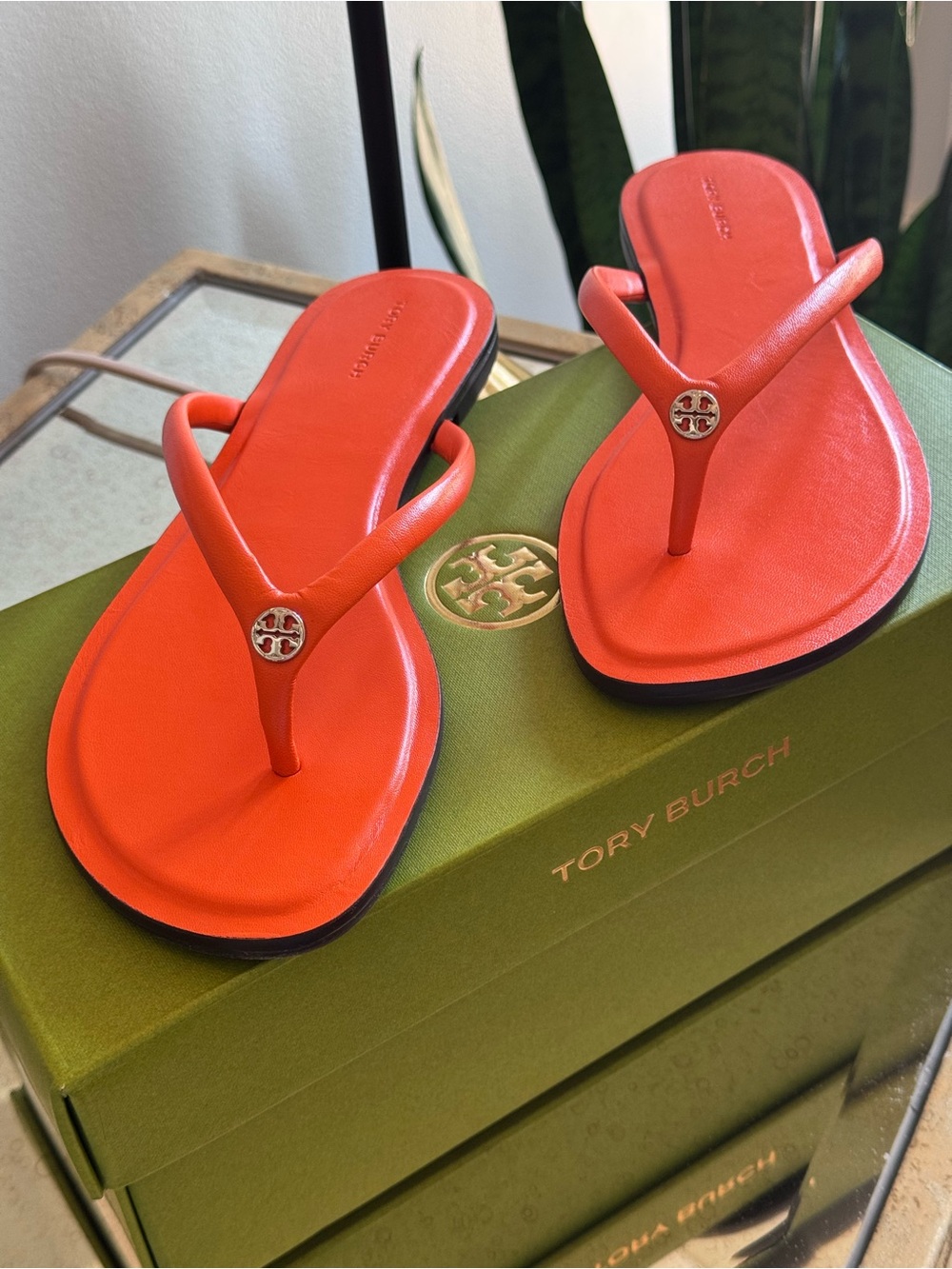 Tory Burch Mandarin Tart Chelsea Leather Logo Thong Sandals - Size 9